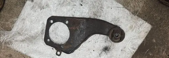 Mitsubishi Pajero Front differential bracket 