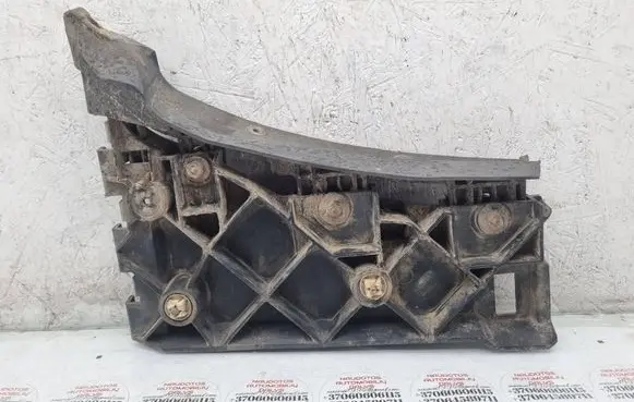 Audi A4 S4 B5 8D Front bumper mounting bracket 8D0807284AA