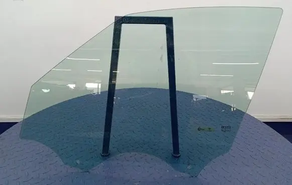 Opel Zafira C Front door window glass four-door 