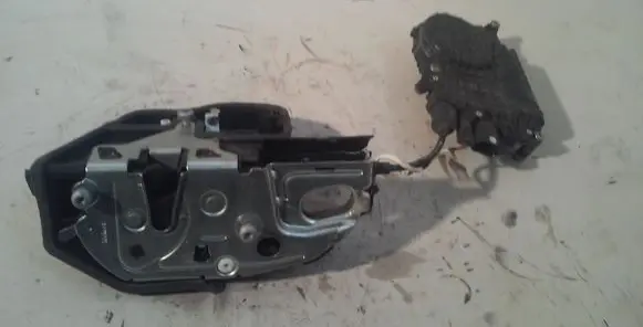 BMW 7 F01 F02 F03 F04 Front door soft close latching motor 7185691 41513098