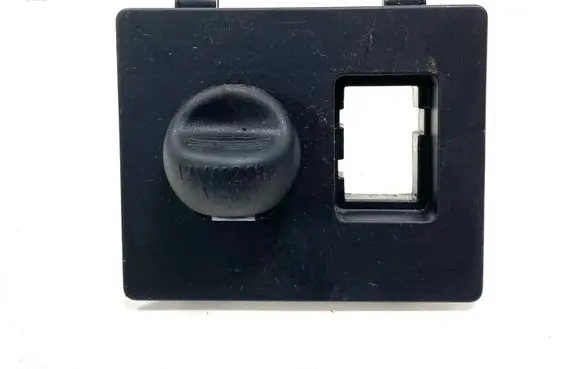 Toyota Avensis T270 12 V Socket (rear) 5891505020