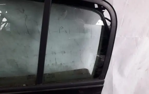 Renault Megane II Rear vent window glass 
