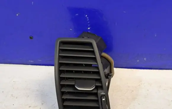 Volvo XC90 Dashboard air vent grill cover trim 3409398