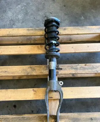 BMW 5 G30 G31 Front shock absorber/damper 6875921