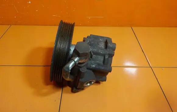 Alfa Romeo Giulietta Power steering pump 00518523200