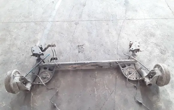 Renault Clio III Rear axle beam 