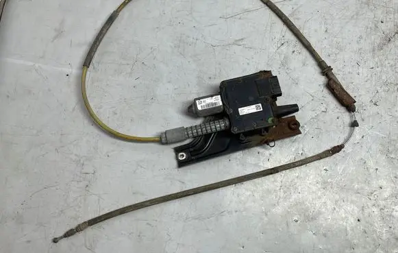 Opel Insignia A Hand brake/parking brake motor 13310023