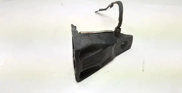 BMW 5 E60 E61 Engine mounting bracket 6771072