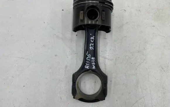 Mercedes-Benz Vito Viano W639 Piston with connecting rod