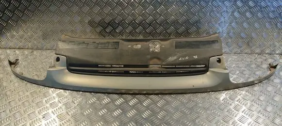 Renault Clio II Front bumper upper radiator grill 7700846870