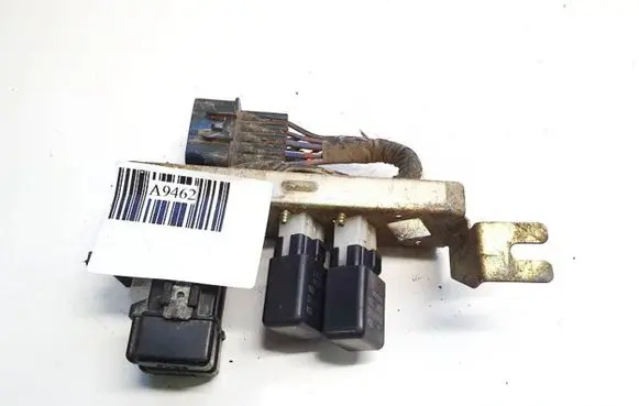 Mitsubishi Pajero Sport I Fuse box set 521f011c