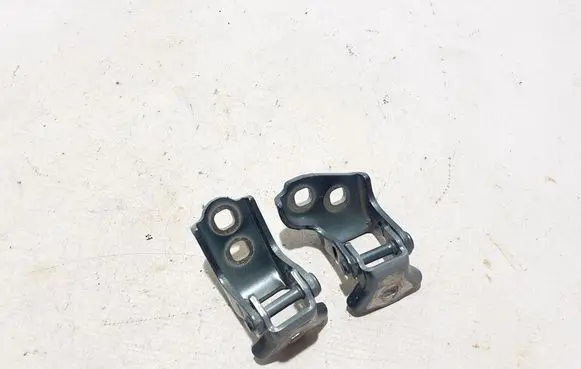 Dacia Duster Front door upper hinge 804006978R