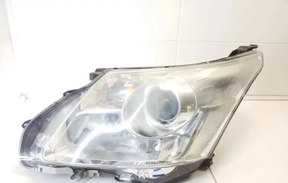 Toyota Avensis T270 Headlight/headlamp KOITO0512