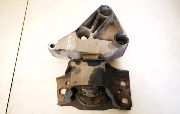 Nissan Almera N16 Engine mount bracket 11210bn702 11210bn000