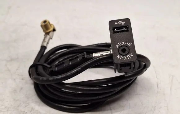 BMW 3 F30 F35 F31 USB socket connector 84109229246 84109229244