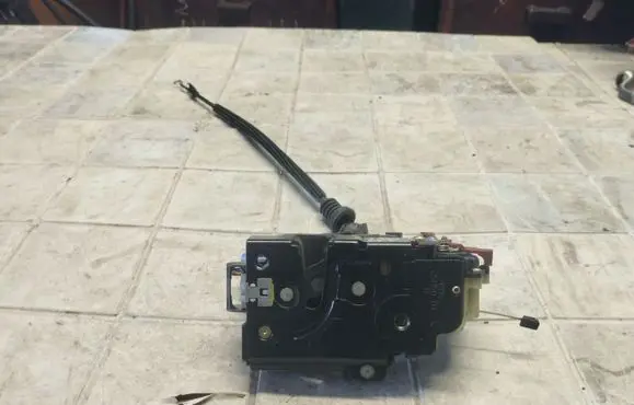 Volkswagen Phaeton Front door lock 25850D1 E840298026