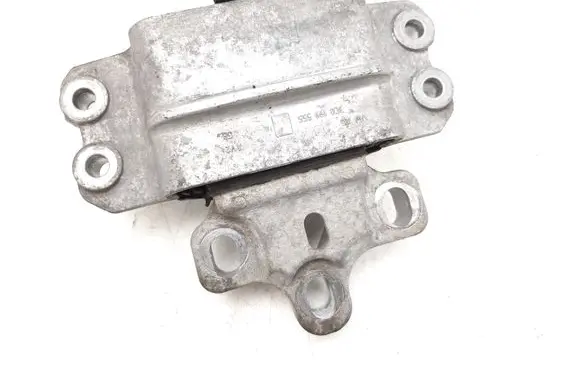 Volkswagen PASSAT B7 Engine mount bracket 3C0199555