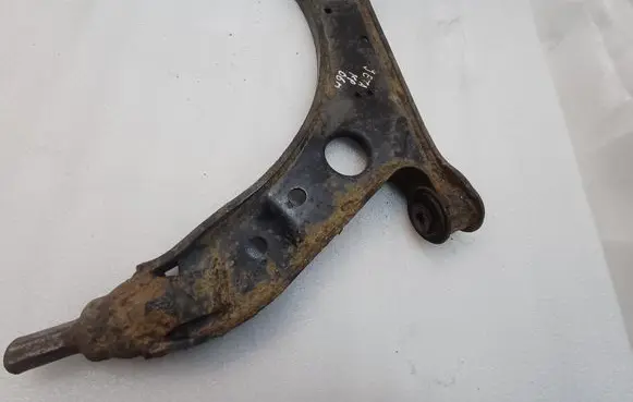 Volkswagen Jetta V Front lower control arm/wishbone 1K0407189E