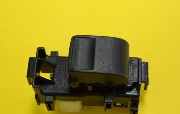 Toyota Auris 150 Electric window control switch 1928293