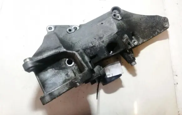 Engine mounting bracket