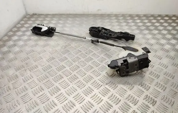 Citroen C4 II Front door lock 9685351380