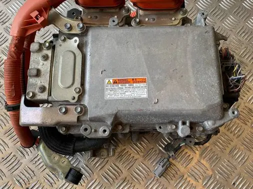 Toyota Prius+ (ZVW40) Voltage converter inverter G920033171 2ZR