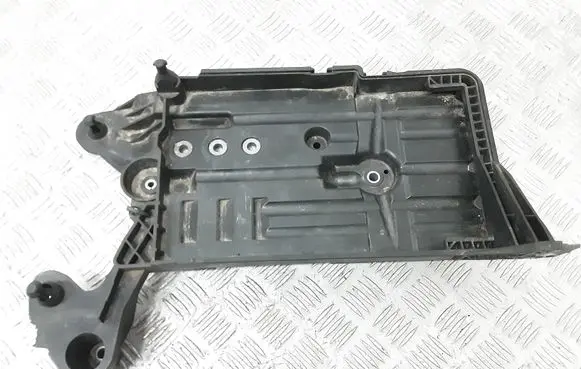 Seat Leon (5F) Battery tray 5Q0915331K 5Q0915321J