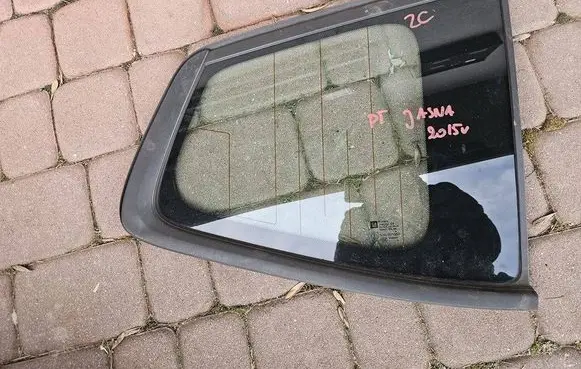 Opel Zafira C Rear side window 