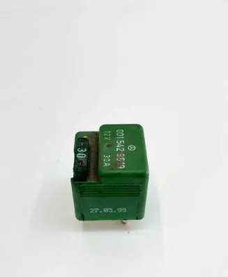 Mercedes-Benz SL R129 Fuel pump relay 0015429619 A0015429619