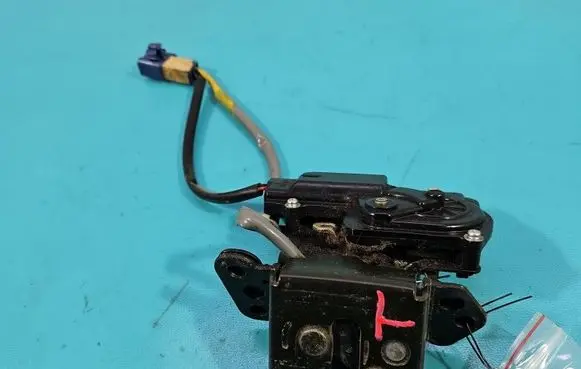 Toyota Corolla Verso E121 Tailgate/trunk/boot lock/catch/latch IMPRK1592703