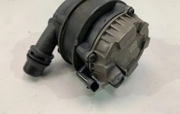 BMW 4 F36 Gran coupe Electric auxiliary coolant/water pump 8637953