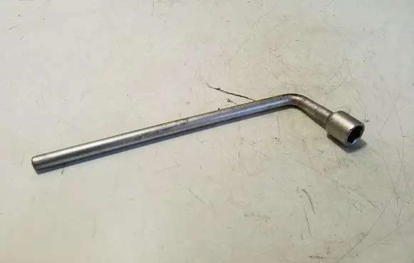 Mercedes-Benz E W212 Wheel nut wrench A2215810001
