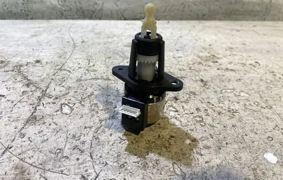 Volvo XC90 Headlight level adjustment motor 89022080