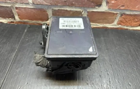 Mercedes-Benz C W205 ABS Pump A2059005147 A010K426 2059005147