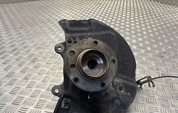 BMW 5 E60 E61 Front wheel hub 6760954
