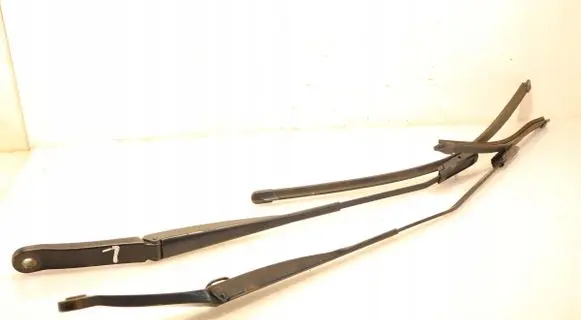 Renault Fluence Front wiper blade arm