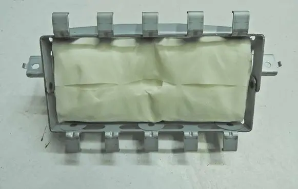 Nissan Leaf I (ZE0) Passenger airbag NK70S-1 ST113091717