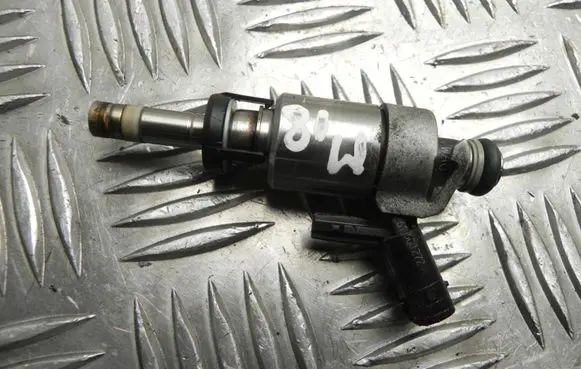 Volkswagen Golf VII Fuel injector 06A906036G M-18