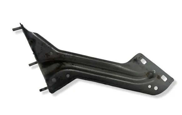 Audi Q5 SQ5 Fender mounting bracket 8P0821136