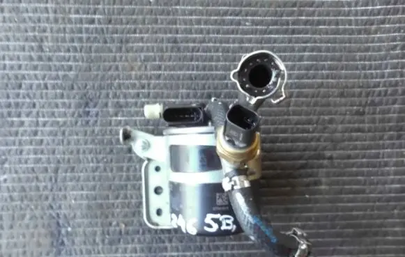 Mercedes-Benz B W246 W242 Fuel filter housing 