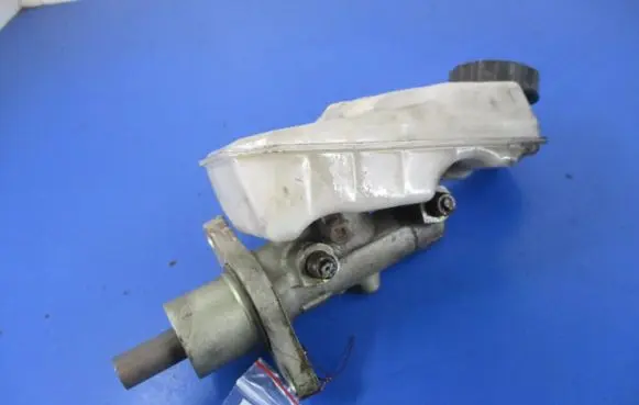 Ford Focus C-MAX Master brake cylinder