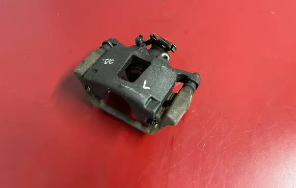 Chrysler Town & Country V Rear brake caliper