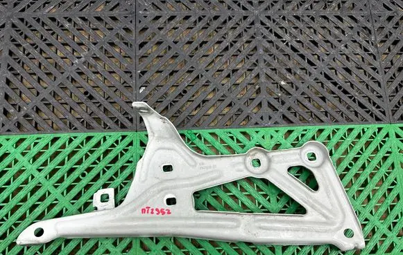 BMW X2 F39 Fender mounting bracket 7431008