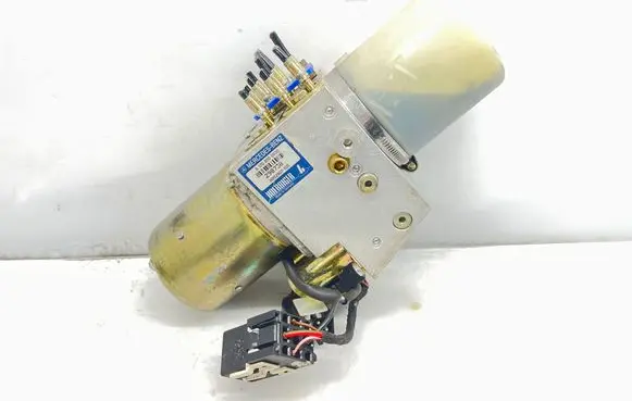 Mercedes-Benz SLK R170 Convertible roof hydraulic pump A1708000030