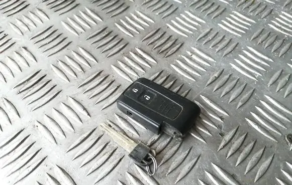 Toyota Corolla Verso AR10 Ignition key/card 