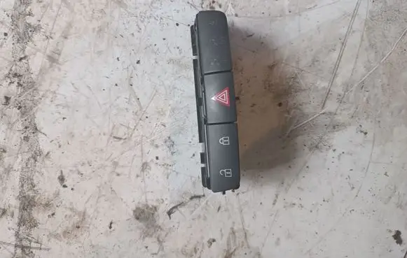 Opel Insignia A Hazard light switch 13271927