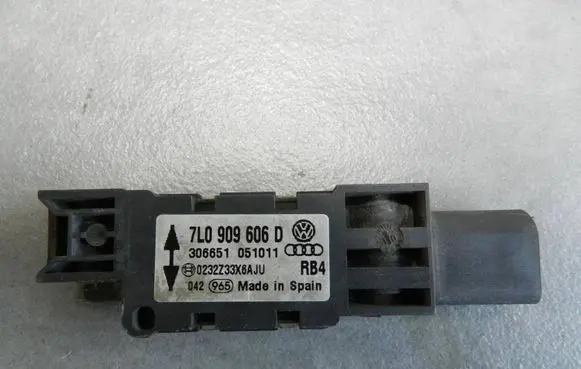 Volkswagen Phaeton Airbag deployment crash/impact sensor 7L0909606D 0232Z33X6AJU 306651