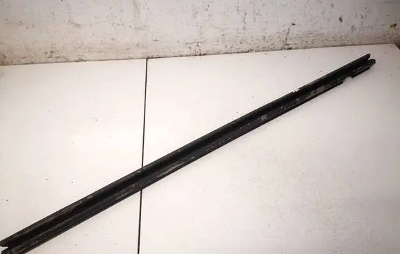 Mercedes-Benz S W221 Front door glass trim molding