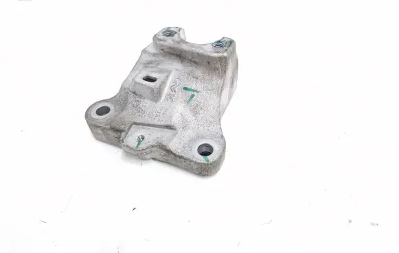Engine mounting bracket