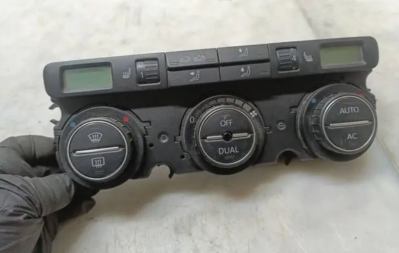 Volkswagen PASSAT B6 Climate control unit TC2LL9505014 7677581